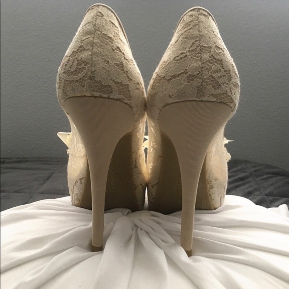 Chinese Laundry Hotline Vintage Lace Ivory Pumps - Picture 7 of 7
